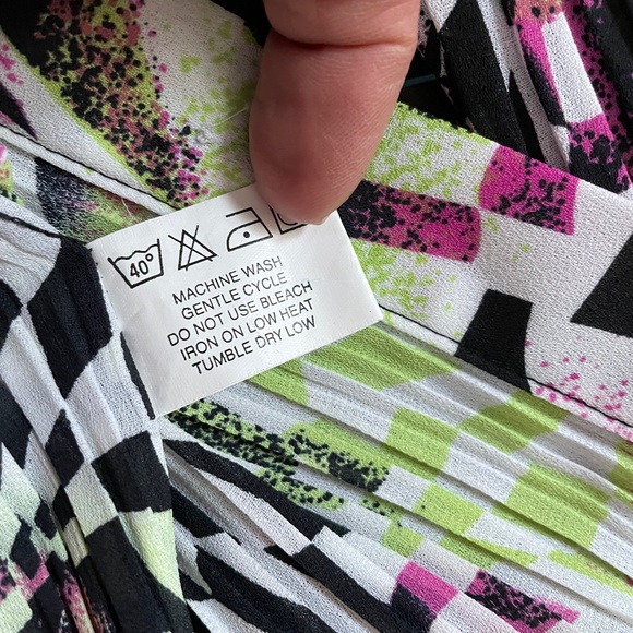 VIOLET & CLAIRE Pleated Blouse - Picture 9 of 12